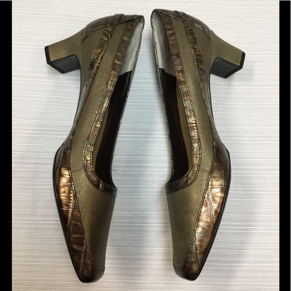 Exquisite Vaneli Pumps. - Picture 4 of 8